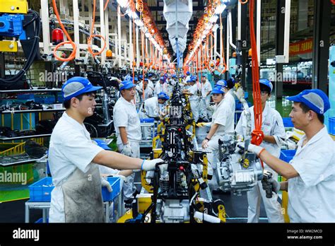 how many factory workers are there in china